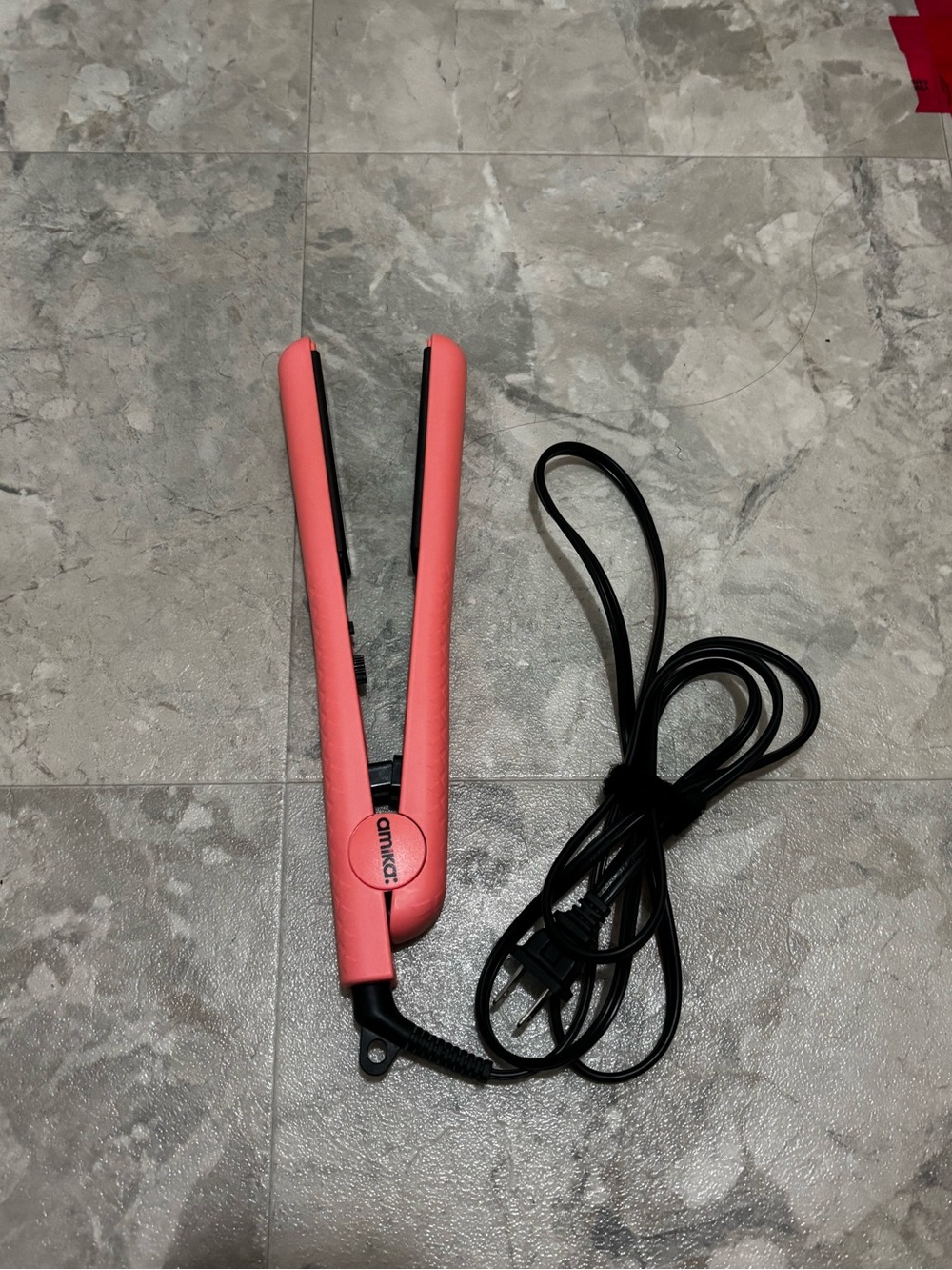 Amika straightener
